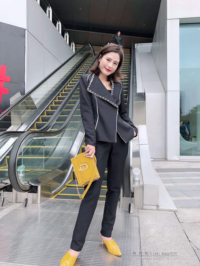 Chanel香奈兒 法國專櫃同步新款 2019春裝 氣質款 領口釘珠西服套裝 時尚經典款 黑色  xly1245